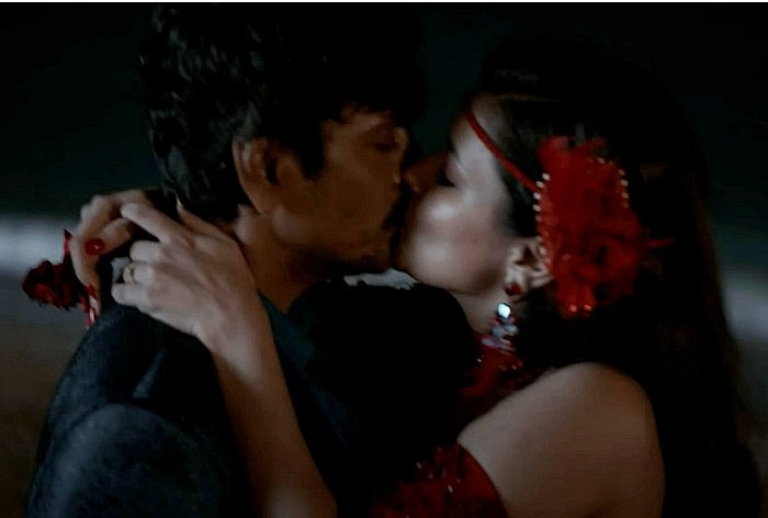 Nawazuddin Siddiqui Calls This Generation Nalli, Defends His Kiss Scene With 28 Years Younger Avneet Kaur