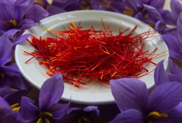 Saffron Benefits: 5 Reason to Weave Golden Threads of Kesar in Your Diet