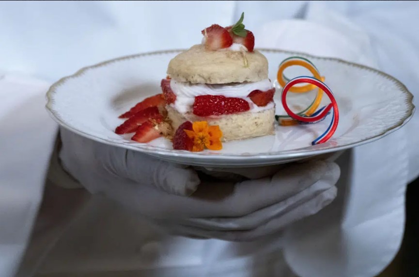 A chef holds a dessert, a strawberry cake with roses and cardamom, which will be served at the state dinner with India on Thursday night, during a media preview, Wednesday, June 21, 2023, at the White House in Washington.  (AP photo)