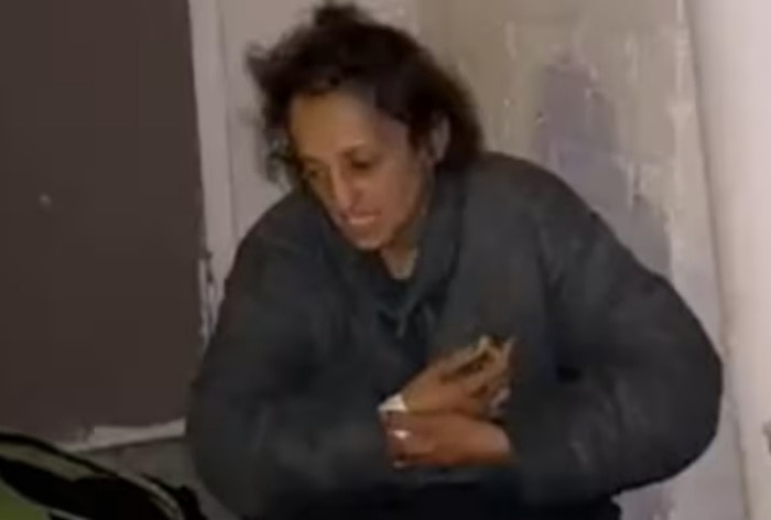 https://www.india.com/news/world/video-hyderabad-woman-found-homeless-starving-on-chicago-streets-mother-appeals-s-jaishankar-for-help-6189794/Video: Hyderabad Woman Found Homeless, Starving On Chicago Streets, Mother Appeals S Jaishankar For Help