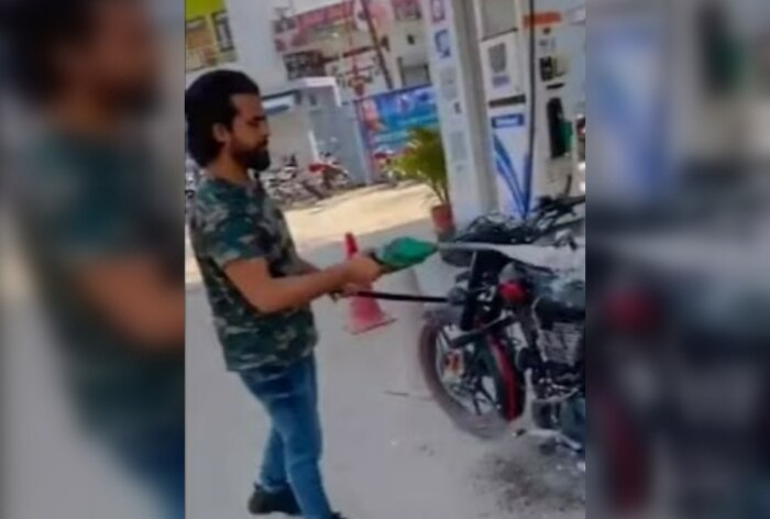 https://www.india.com/viral/watch-up-man-drenches-bike-with-petrol-in-viral-video-3-held-6197109/Watch: UP Man Drenches Bike With Petrol In Viral Video, 3 Held