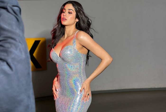 Janhvi Kapoor`s guide to chic dresses