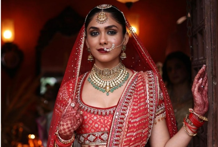 Mrunal-Thakur-12.jpg