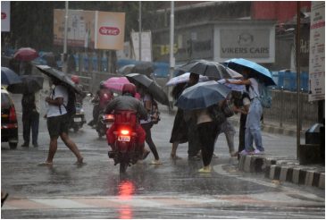 Karnataka on Alert as Heavy Rains Lash State; Schools, Colleges Shut in 9 Districts | Key Updates