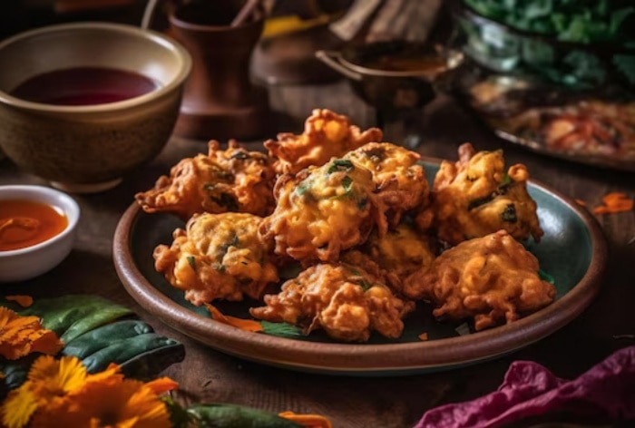 Expert Reveals: Unraveling the Temptation Behind Our Monsoon Cravings for Piping Hot Pakora and Samosa