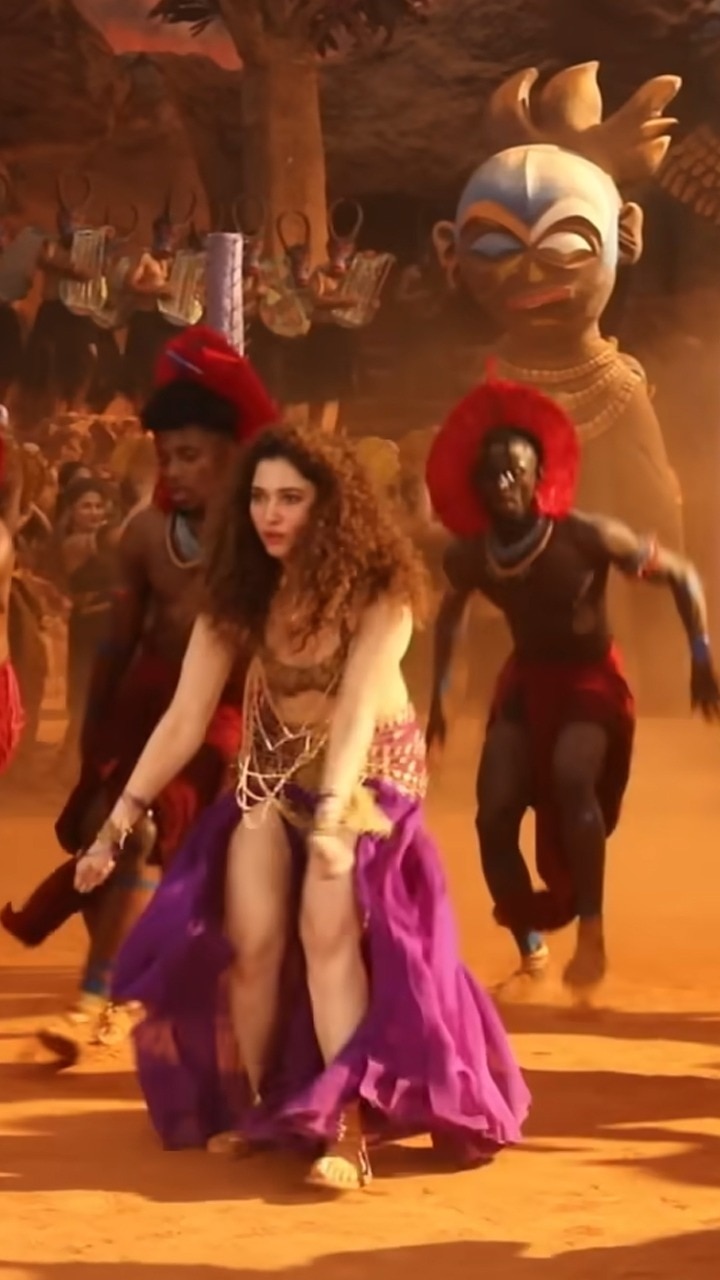 15 Hot Looks of Tamannaah Bhatia From Jailer Song With Rajinikanth