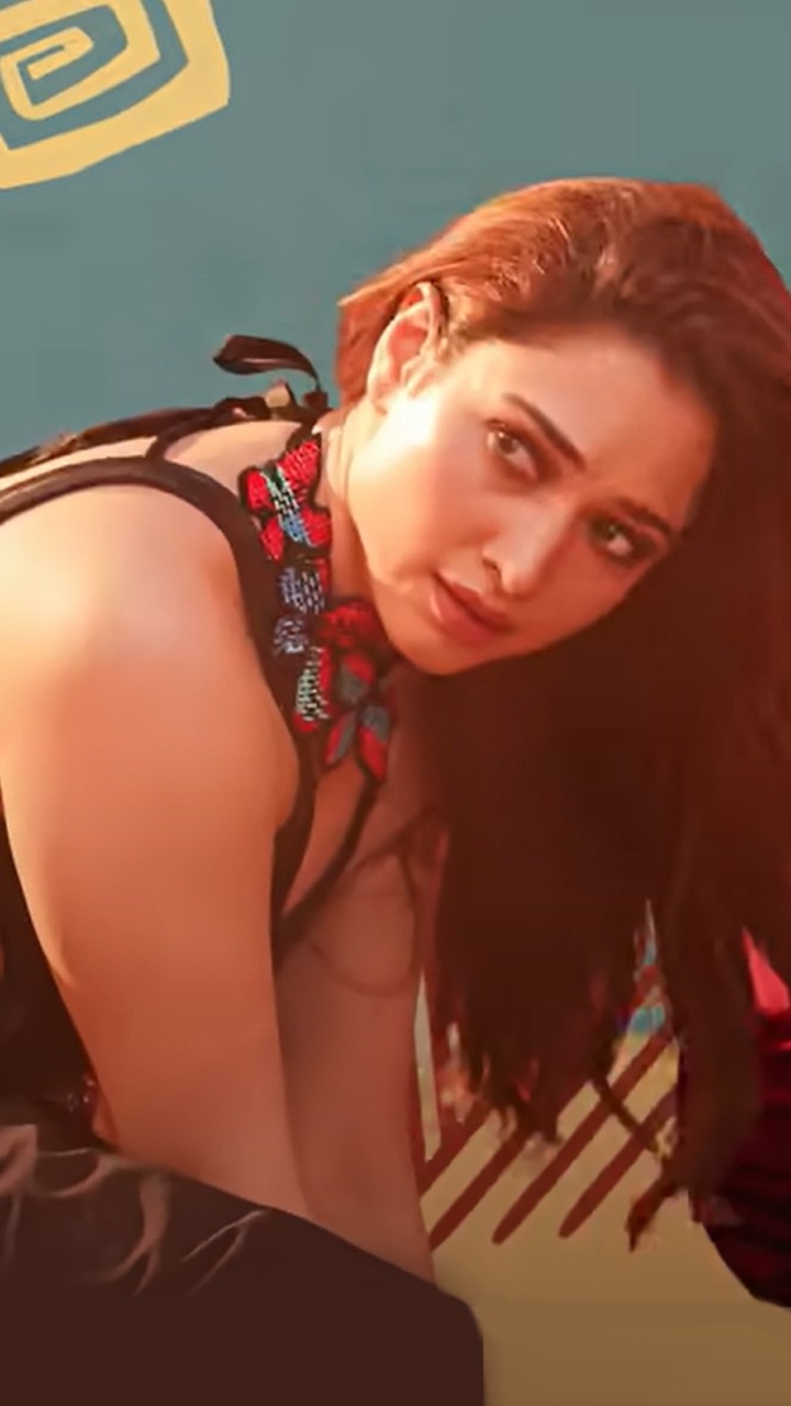 15 Hot Looks of Tamannaah Bhatia From Jailer Song With Rajinikanth