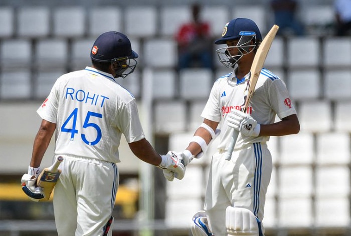 You are currently viewing Yashasvi Jaiswal Thanks Rohit Sharma After Record Maiden Test Century on Debut