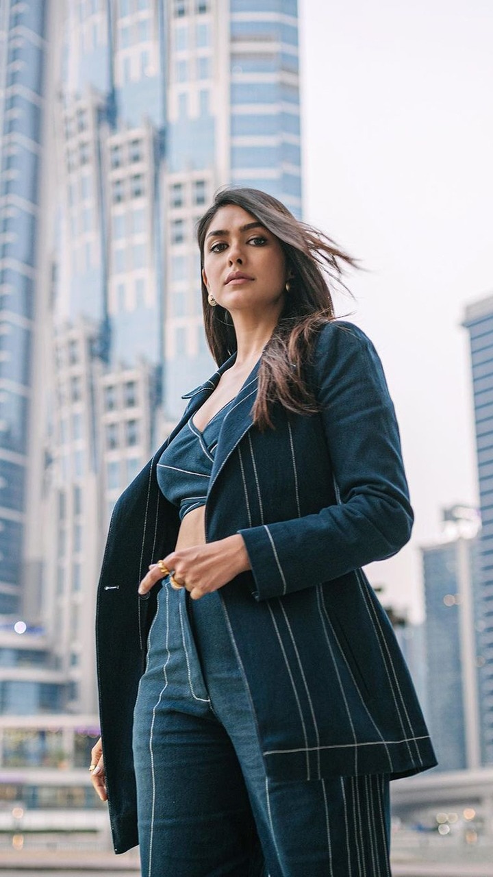 Mrunal Thakur gives sexy spin to boss lady vibes in blazer over bralette,  jeans