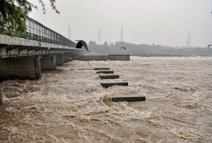 Delhi Rains: Section 144 Imposed in Flood-Prone Areas After Water Level in Yamuna Rises to 207 Metres - Vimarsana News