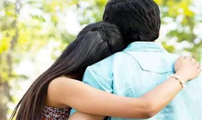 Husband caught wife with lover