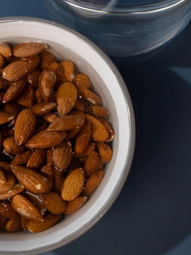 5 Benefits of Soaked Almonds