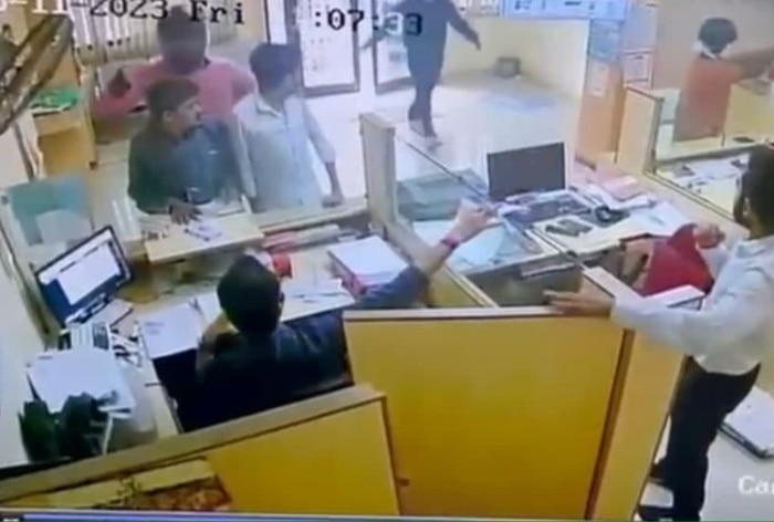 Watch: Bike-Borne Robbers Storm Surat Bank In Broad Daylight, Loot Rs 14 Lakh At Gunpoint