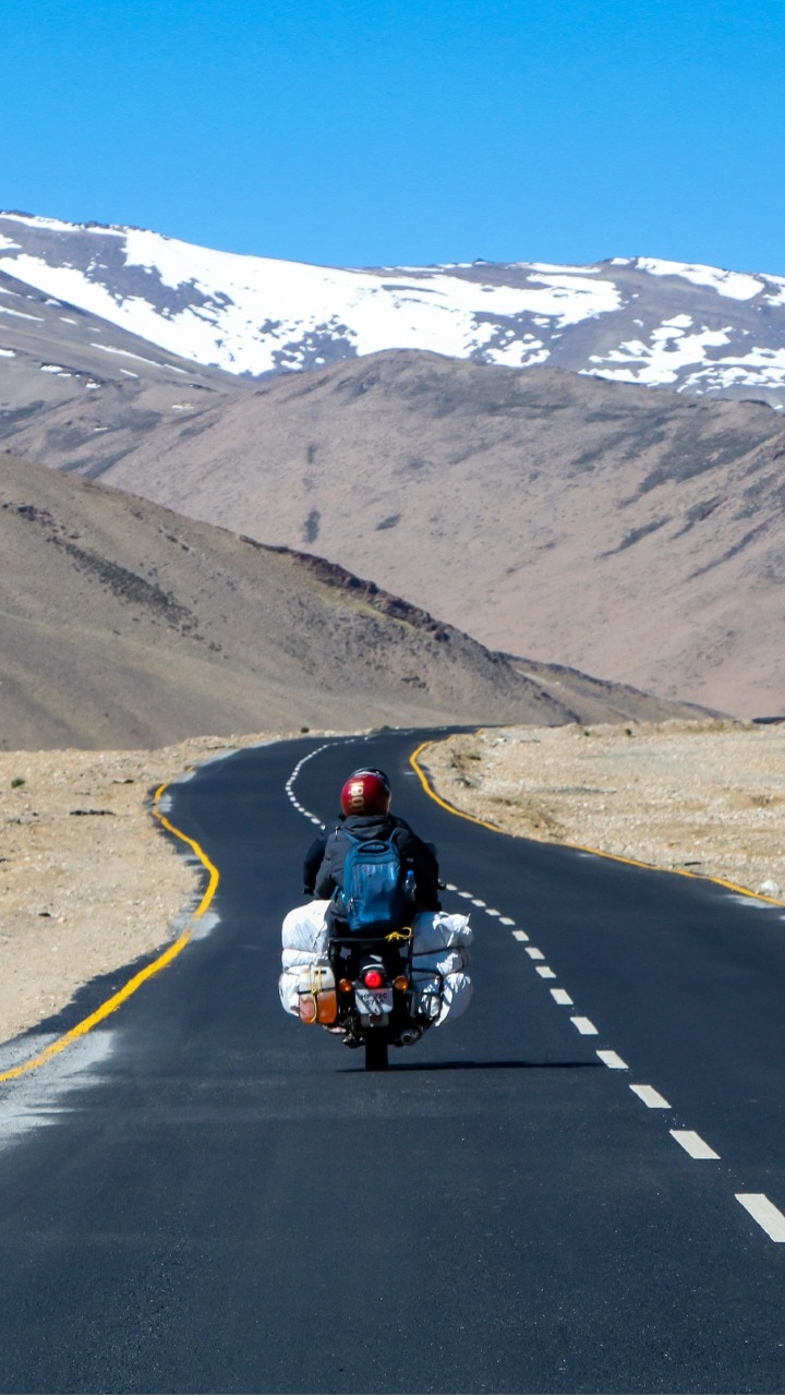 Digital Wallpaper of Pangong lake in Ladakh at a height of about 4350m