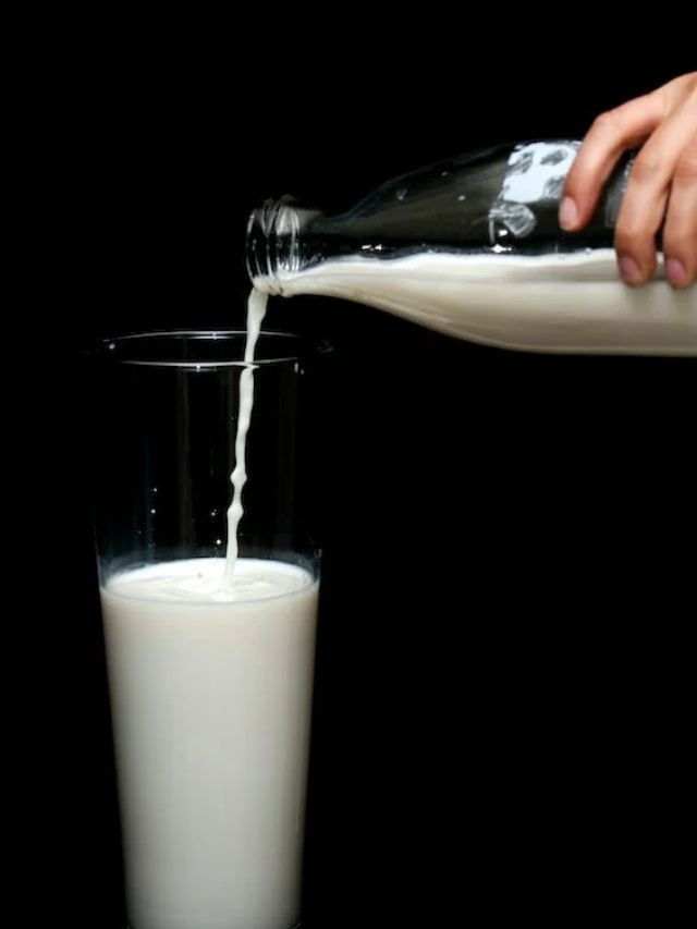 Top 7 Reasons to Drink Milk at Night