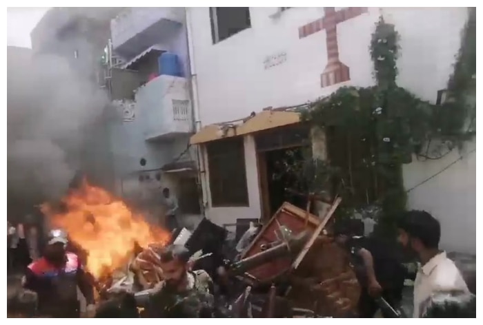 Church Attacked, Set Ablaze In Pakistan's Faisalabad Over Suspected Blasphemy; Disturbing Video Surfaces