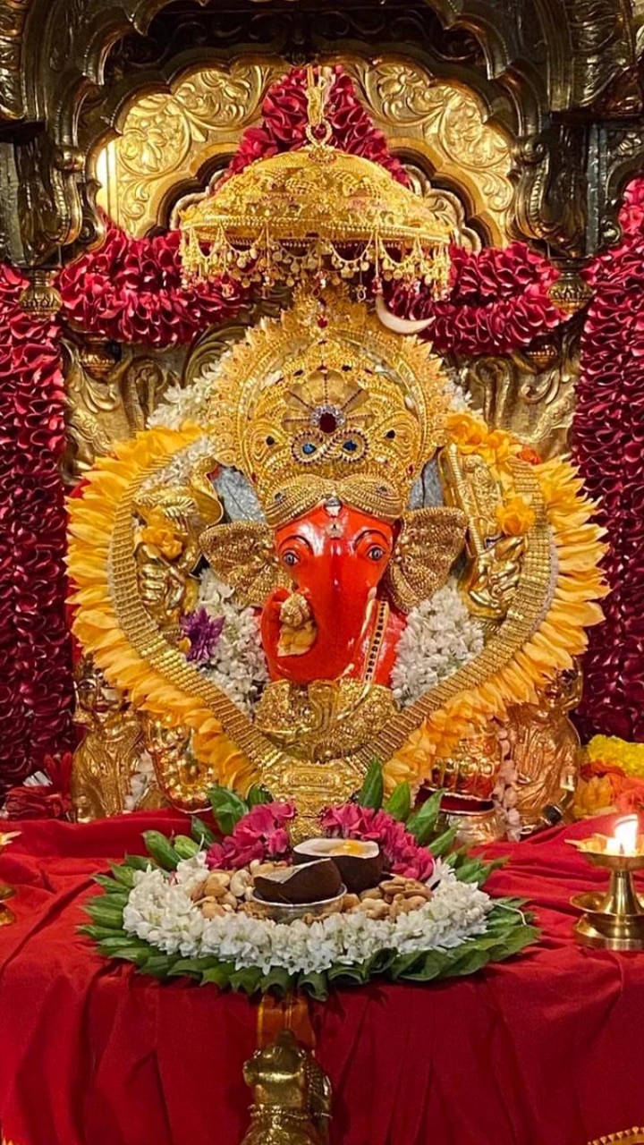 Siddhivinayak Temple : मुंबई का सिद्धिविनायक मंदिर, जहां से कभी नहीं जाता  कोई खाली हाथ | Know the importance of Siddhivinayak Temple of Mumbai in  Hindi | TV9 Bharatvarsh