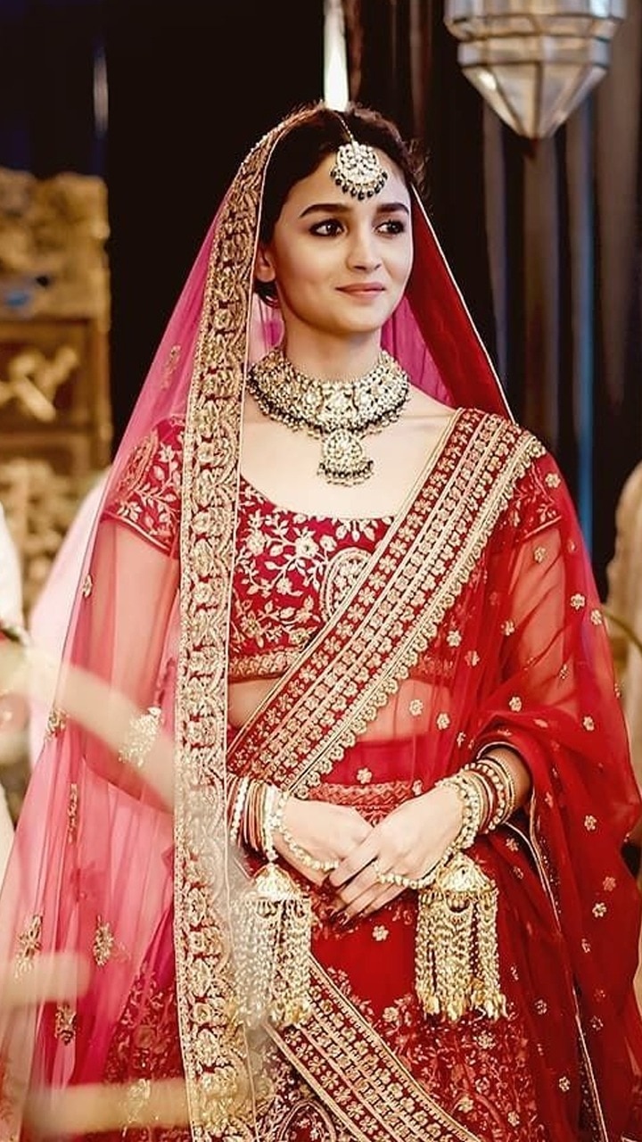 Alia Bhatt Looks Stunning in Lehenga | Bridal lehenga collection, Pink  bridal lehenga, Bridal lehenga red