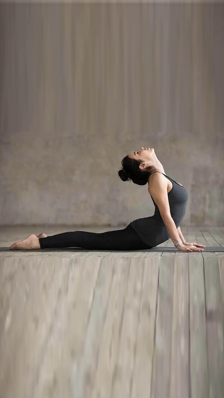 Reclining Sidebend - Yoga 15