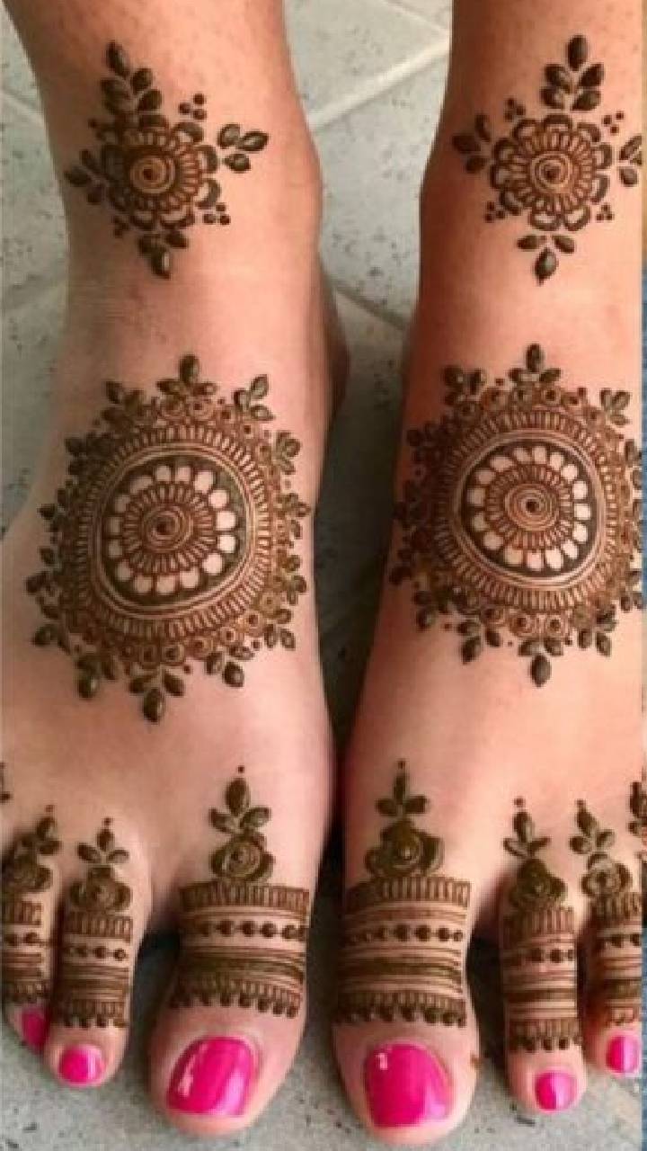 Foot Mehndi Designs : चौड़े पैरों पर लगाये ये मेहँदी डिज़ाइन,दिखेंगी कमाल -  Uprising Bihar