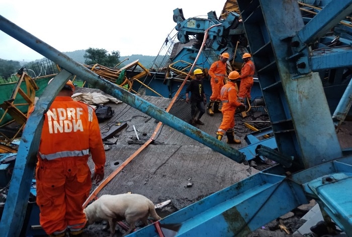 Maharashtra: Two NDRF teams are working at the site after a crane fell on the slab of a bridge in Shahapur tehsil of Thane district.