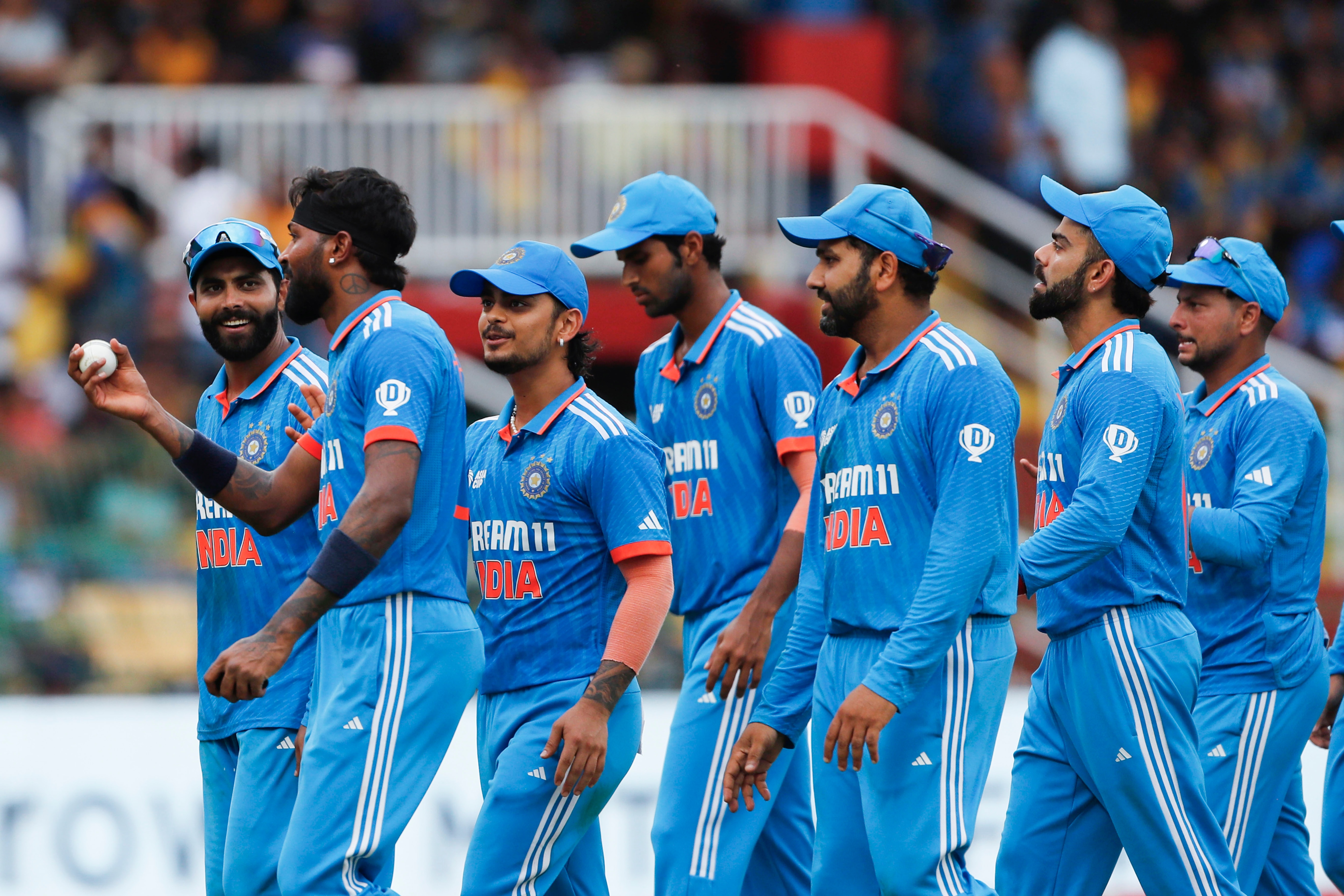 Hardik Pandya and teammates celebrate a dismissal