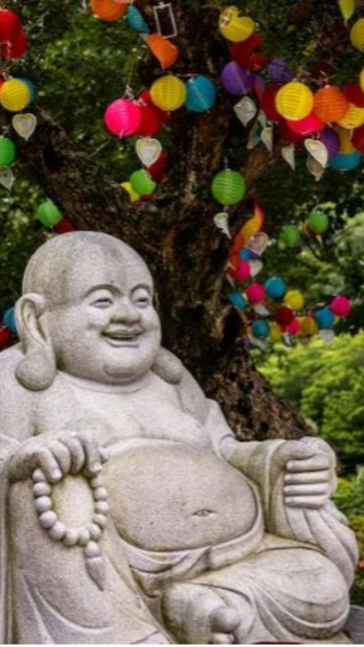 10 Vastu Tips to Keep Laughing Buddha At Home
