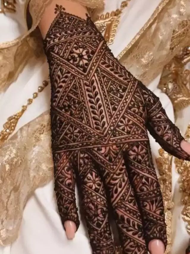 Lovely Floral Mehndi Designs 2022 with Pictures [Latest Collection]