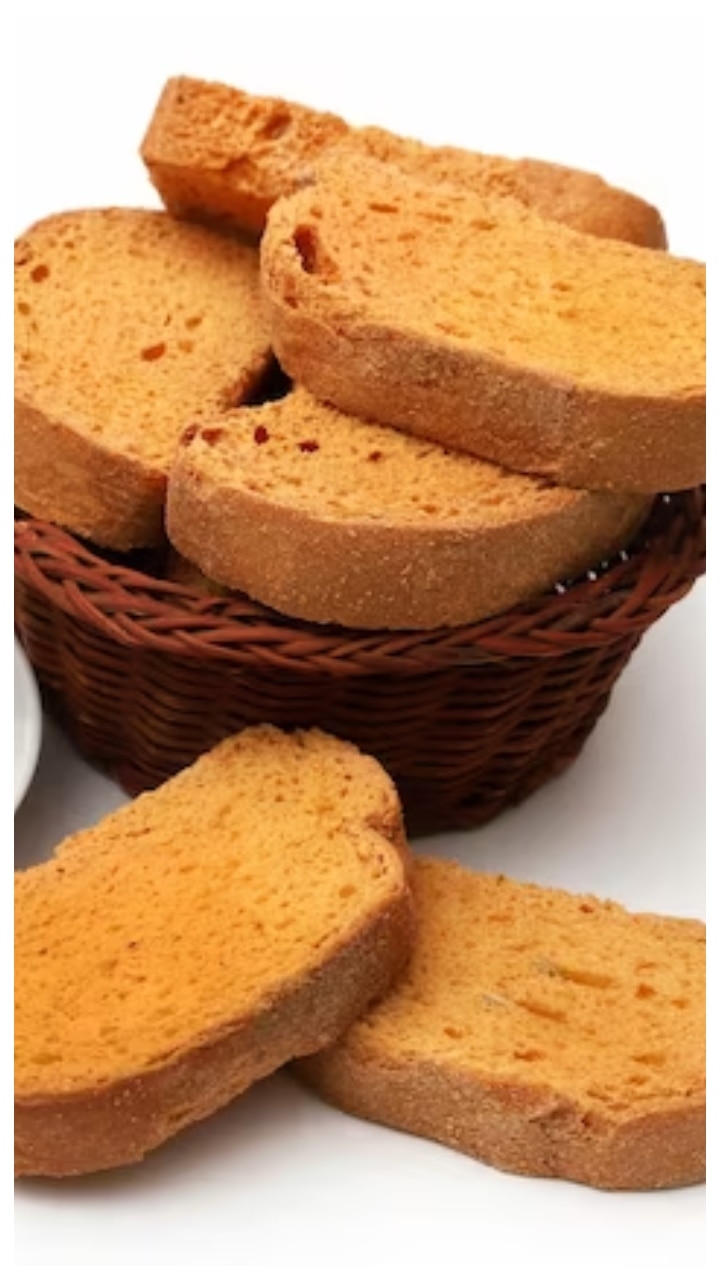 चाय के साथ Rusk खाने से होती है ये बीमारी, सेहत से न करें खिलवाड़