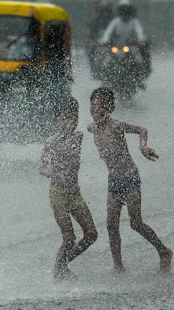 Lucknow Weather Update: IMD Predicts Heavy Rains Till Sept 12, Issues Red Alert