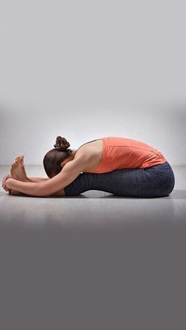 5 Best Yoga Poses for Migraine Headache Relief - MigreLief