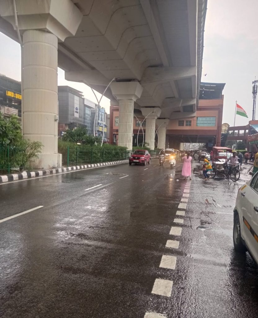 Heavy Rain Lashes Delhi: Traffic Jams, Waterlogging Reported In Several ...