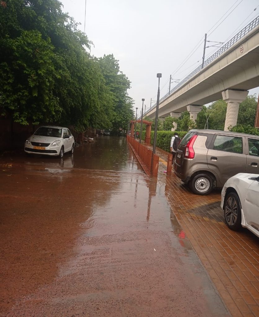 Heavy Rain Lashes Delhi Traffic Jams Waterlogging Reported In Several Areas See Photos Videos 4161