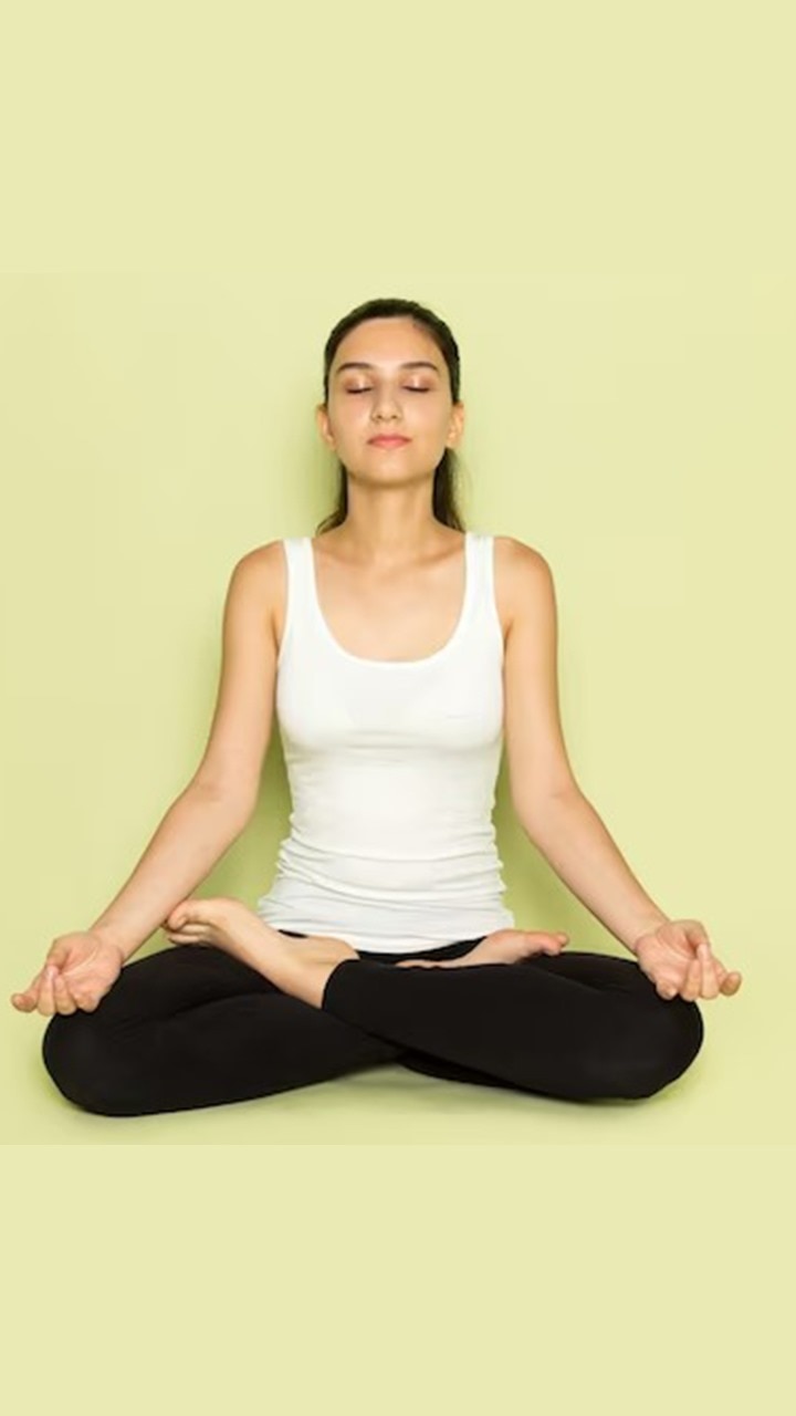 Is Vajrasana making your feet numb? Let's tell you how you can avoid it |  HealthShots