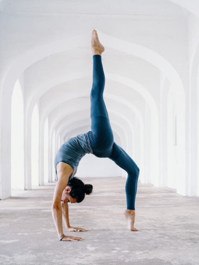 Aire Lab - Fitness & Wellness - 🔥Aire Lab 7-Day Yoga Challenge PART 3🔥  💗Hip Opening💗 Day 1️⃣ (18/6): Easy Pose - Sukhasana Day 2️⃣ (19/6): Bound  Angle Pose - Baddha Konasana