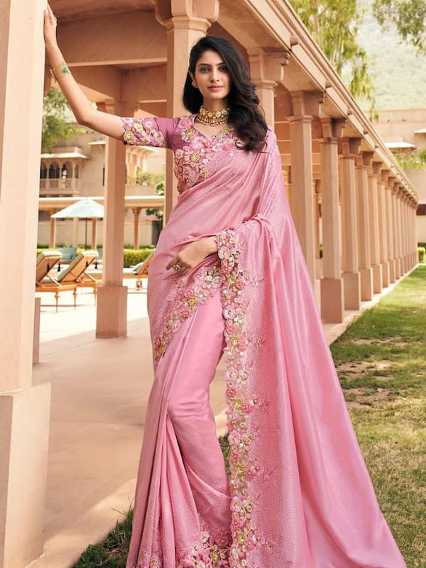 5 Ways to Look Slim in a Saree - Tips