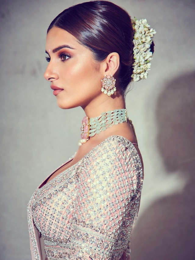 Top 85+ Bridal Hairstyles that Needs to be in every Bride's Gallery |  ShaadiSaga | Peinados con trenzas elegantes, Peinados con trenzas, Peinados  novia pelo largo