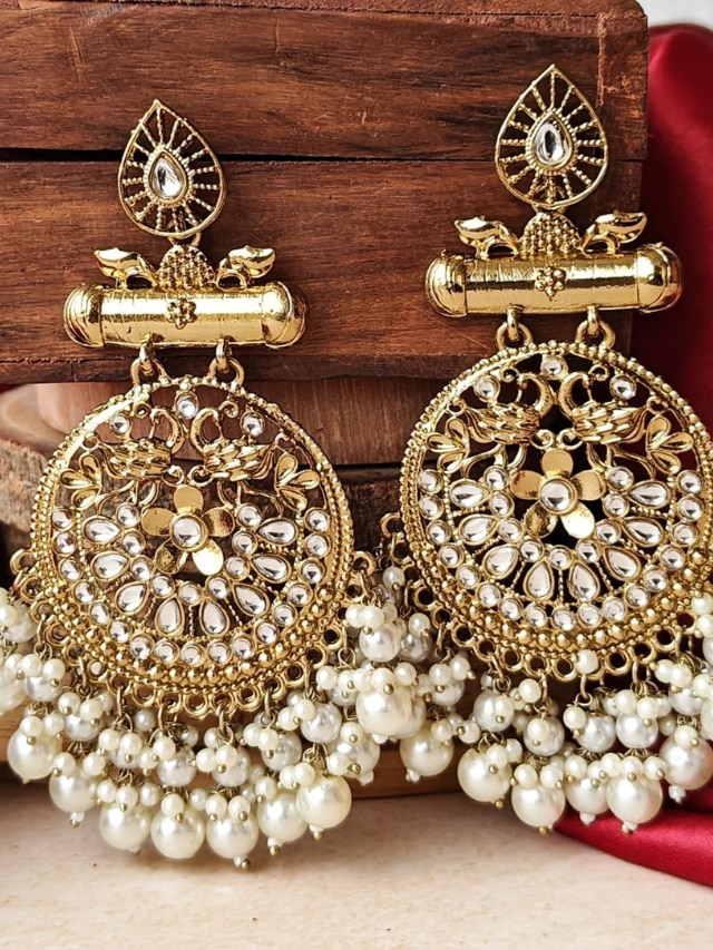 Buy Mesmerisng half-moon pearl and kundan earrings! Online. – Odette