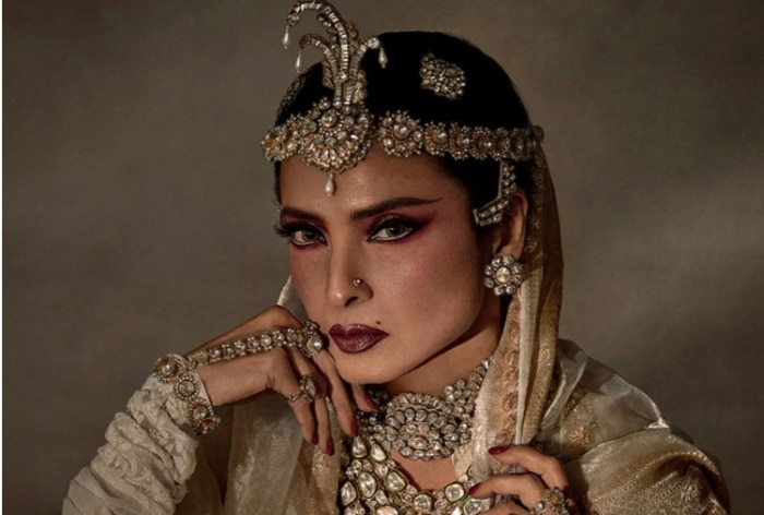 Rekha Birthday Special: 6 Beauty Trends Set By The Veteran Actress That ...