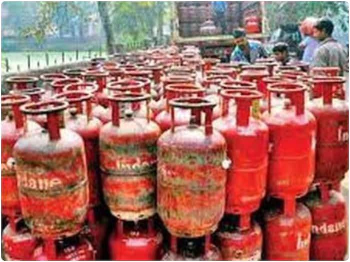 Commercial cylinders prices, LPG prices, Commercial LPG prices reduce, Cylinder Prices reduced in Kolkata, Cylinder Prices reduced in Delhi, Cylinder Prices reduced in Mumbai, Cylinder Prices reduced in Chennai, LPG Price Reduction, Cylinder prices gas reduction