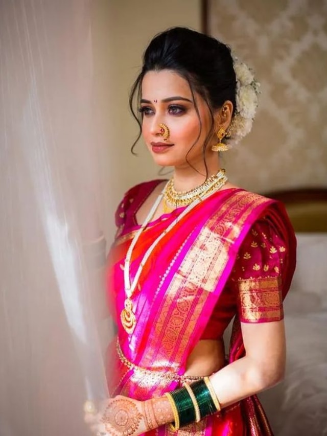 Gorgeous Velvet Saree Looks On Marathi Brides! | WedMeGood