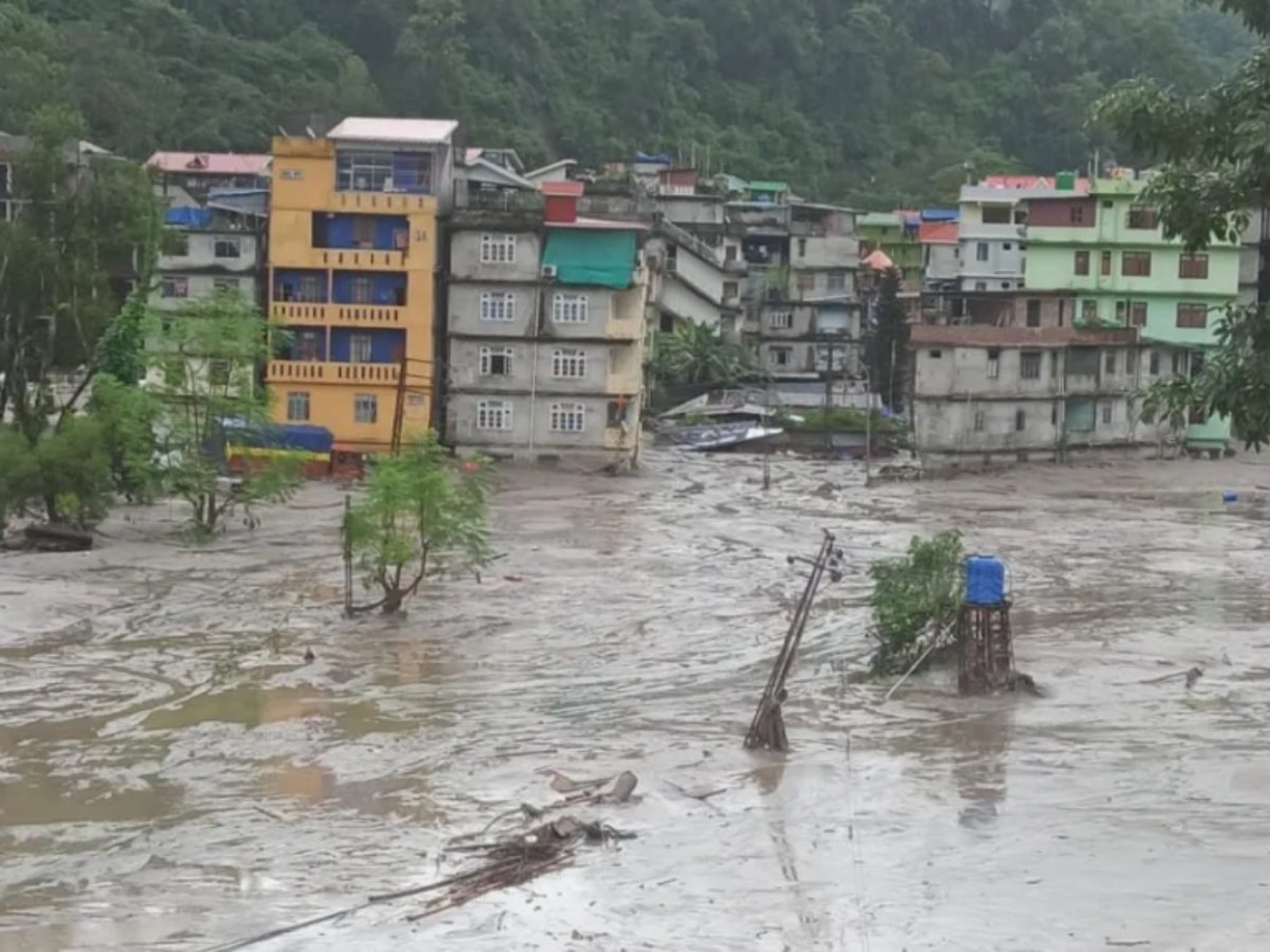 Sikkim Flash Flood सिक्किम में बाढ़ ने ली 26 जाने, 120 से ज्यादा अब भी