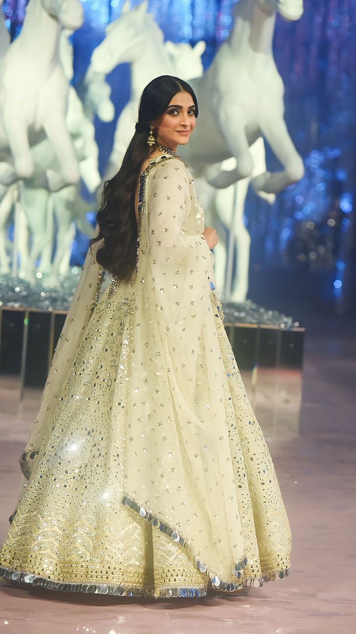 Sonam Kapoor serves 'powerhouse woman' vibes in regal lehenga choli set  this wedding season | PINKVILLA