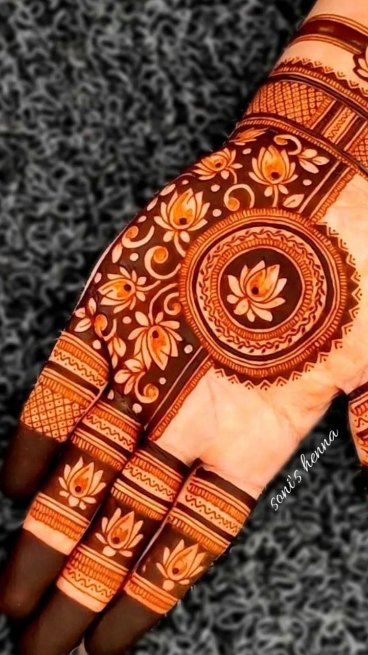 You Should Totally Bookmark These Lotus Motif Mehndi Designs | Beginner henna  designs, Henna designs easy, Henna designs hand