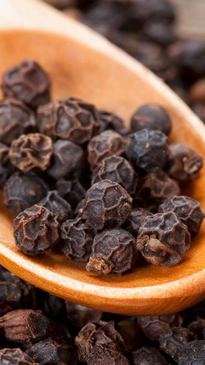 10 Disadvantages of Eating Kali Mirch or Black Pepper