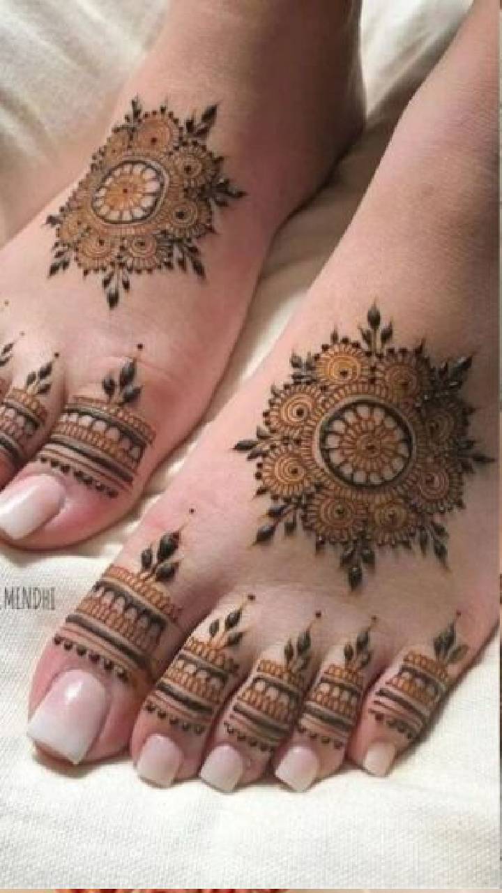 Foot Best Mehndi Design : पैरों पर मेहंदी के बेस्ट डिज़ाइन को लगाएं -  Uprising Bihar