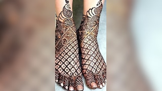 करवा चौथ पर पैरों में लगाएं मेहंदी, देखें लेटेस्ट डिजाइन
