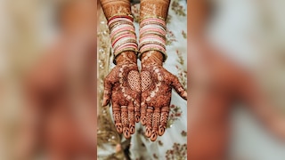 करवा चौथ पर लगाएं मेहंदी के ये लाजवाब डिजाइन