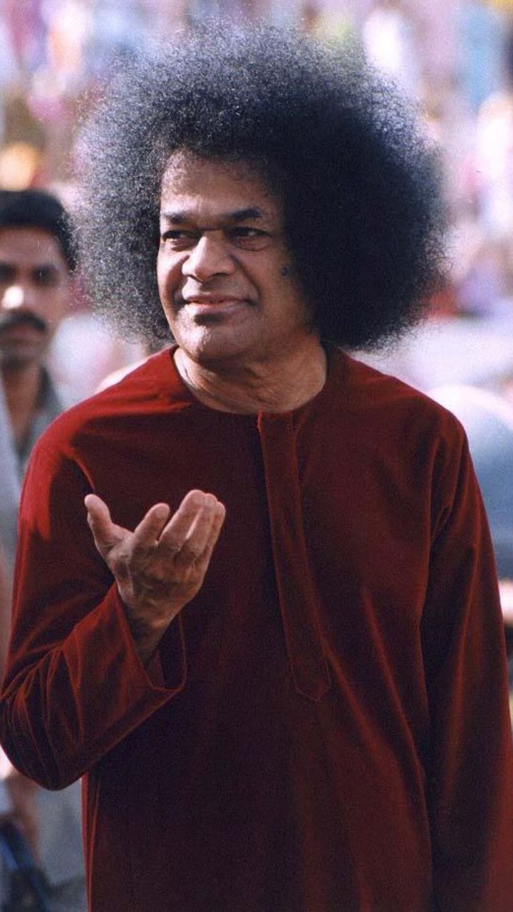 10 Motivational Quotes by Sri Sathya Sai