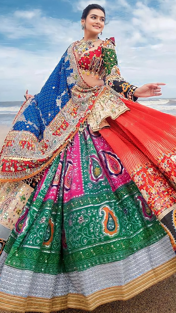 Bandhej As A Second Dupatta For Your Bridal Lehnga's | Bridal lehngas,  Indian bridal fashion, Indian bridal dress